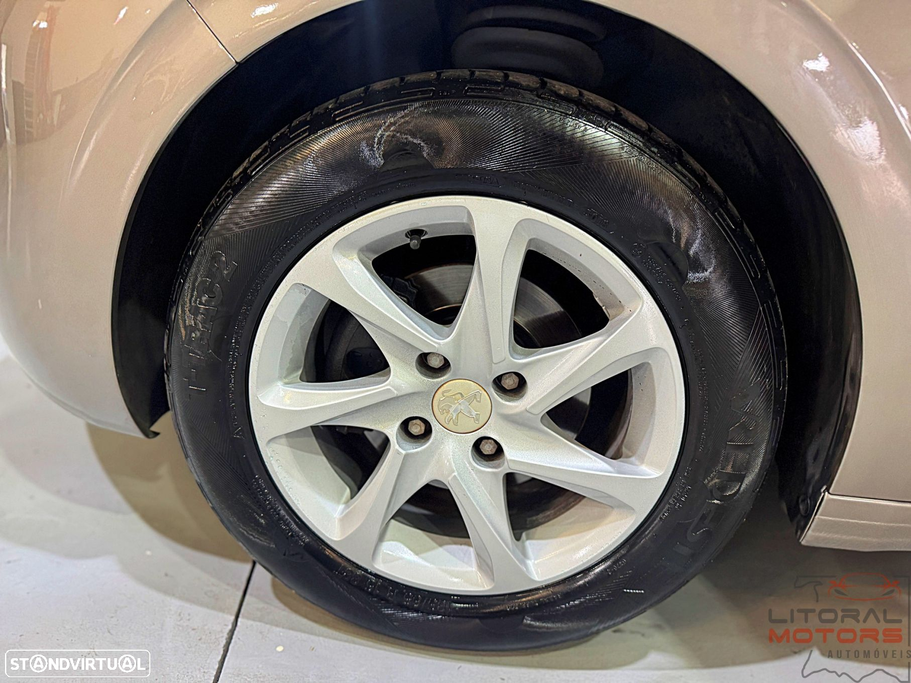 Peugeot 208 1.2 VTi SE Style - 12