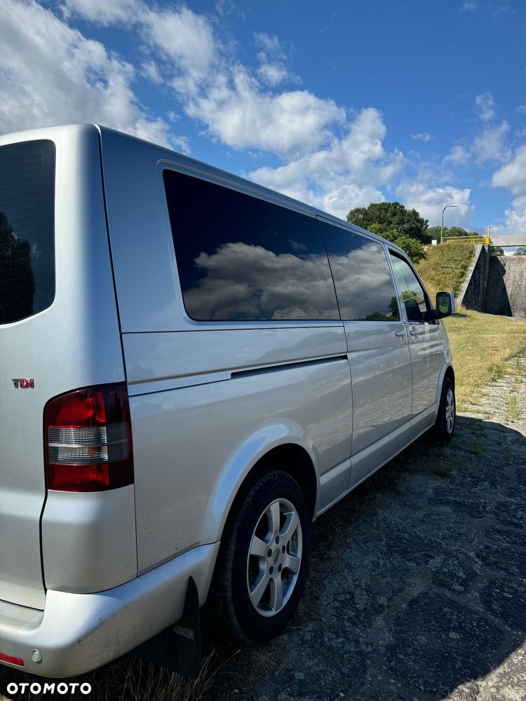 Volkswagen Caravelle - 11