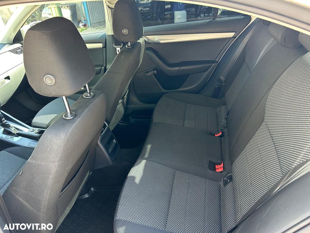 Skoda Octavia 1.6 TDI DSG Ambition - 9