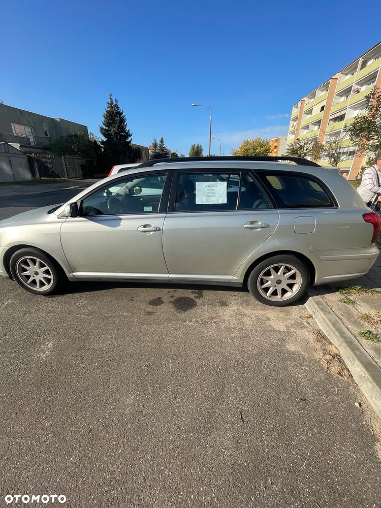 Toyota Avensis - 8