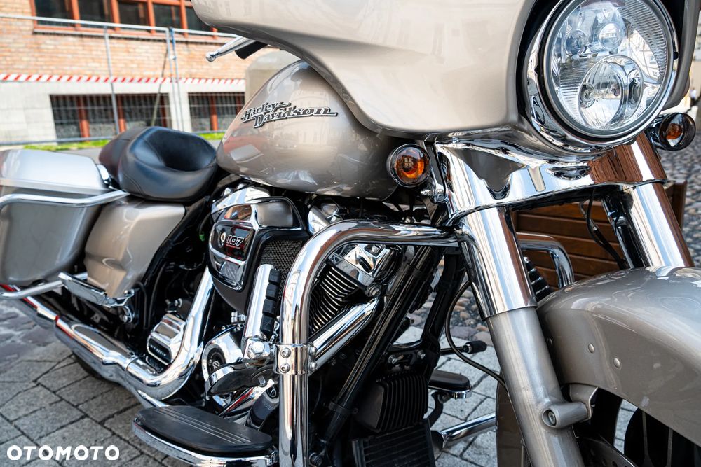Harley-Davidson Touring Street Glide - 4