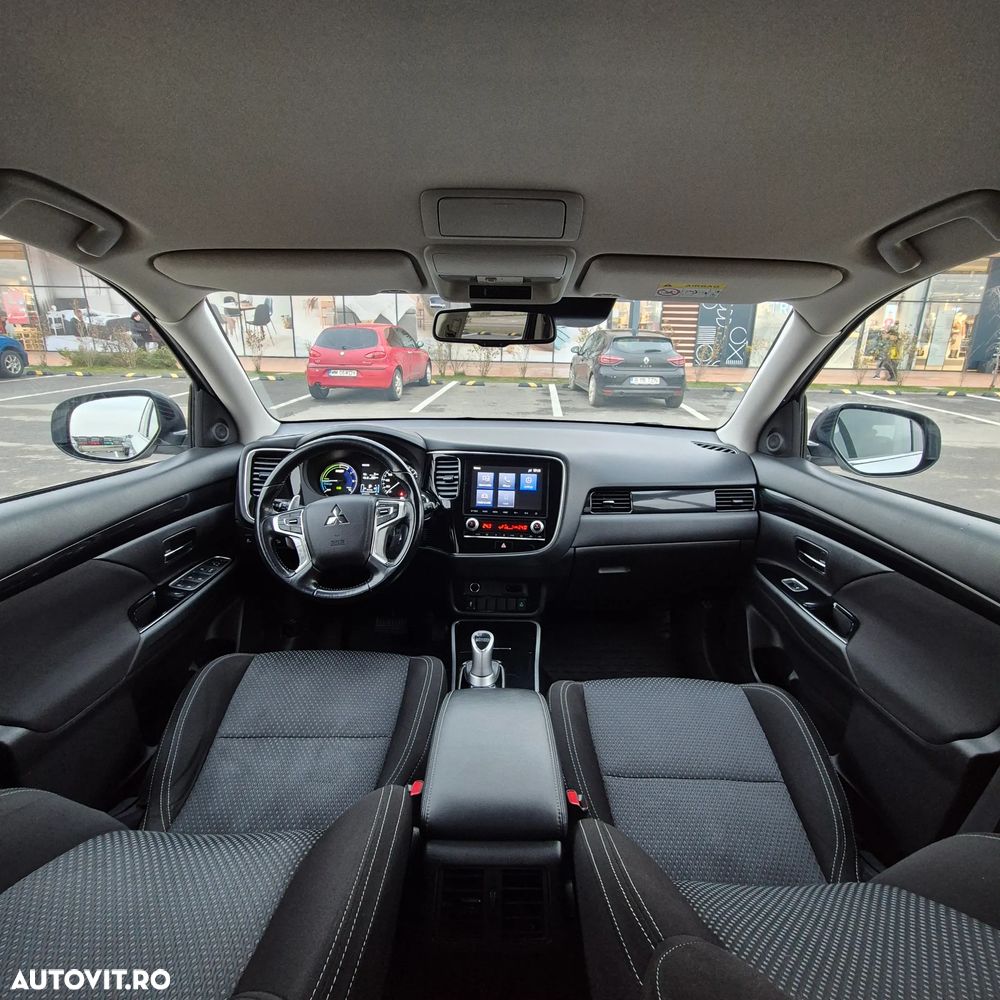 Mitsubishi Outlander - 4