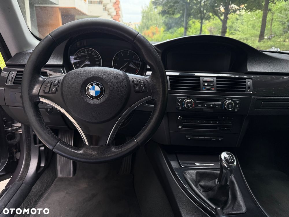BMW Seria 3 320i Coupe - 9