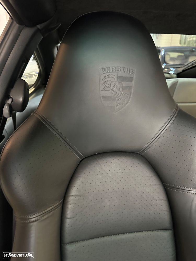 Porsche 911 (996) Carrera 4 - 26