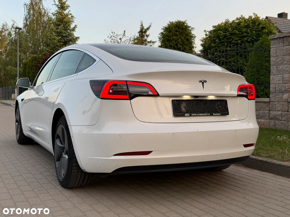 Tesla Model 3 - 3