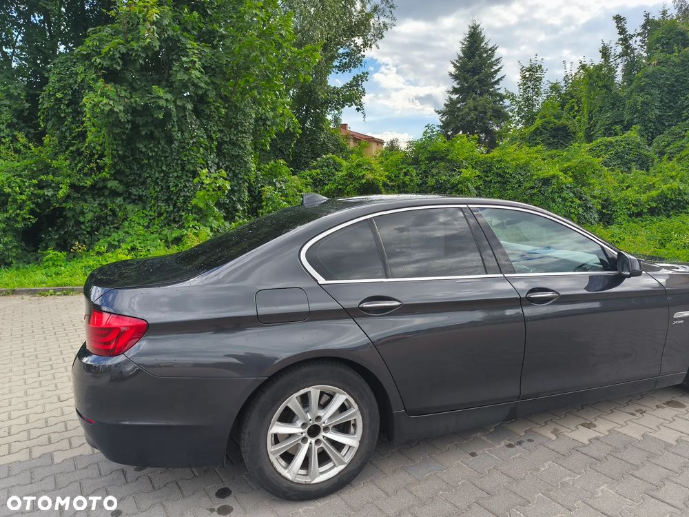 BMW Seria 5 525d xDrive Sport-Aut Luxury Line - 30