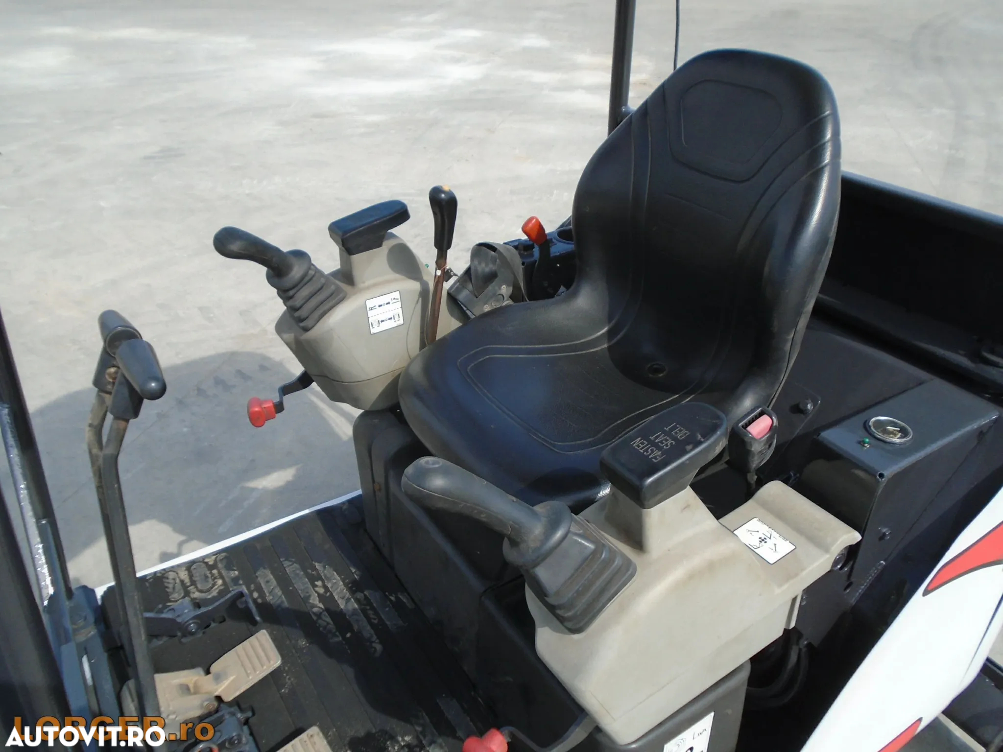 Bobcat E16 - 7