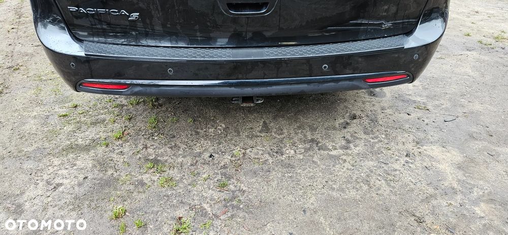 Chrysler Pacifica Touring Plus 2016- Wersja S Kompletny tył Klapa bagażnika Zderzak tył pod PDC czujniki parkowania Martwe pola Lampa prawa lewa LED CAŁY TYŁ kolor  PXR - 3
