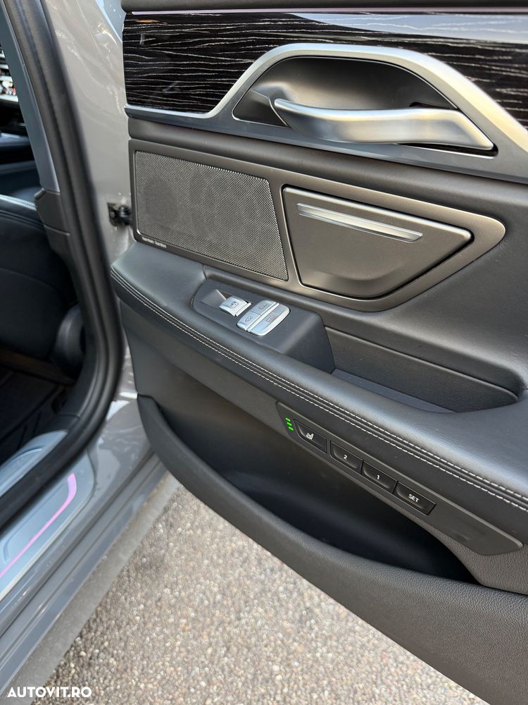 BMW Seria 7 740d xDrive MHEV - 21