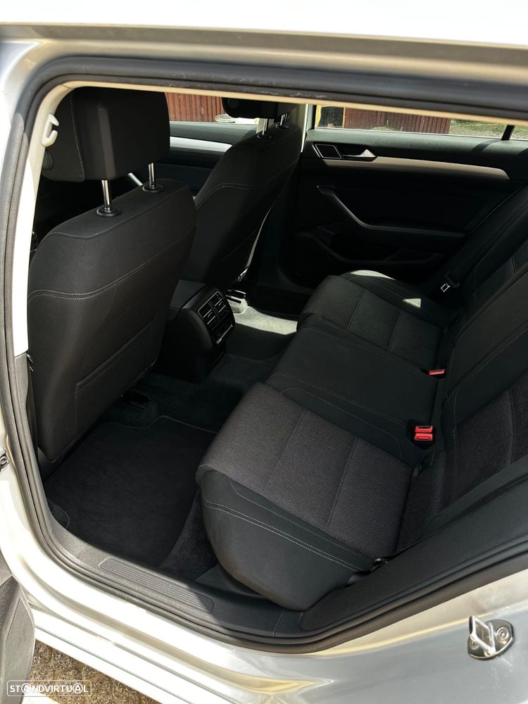 VW Passat Variant 1.6 TDI BlueMotion - 12