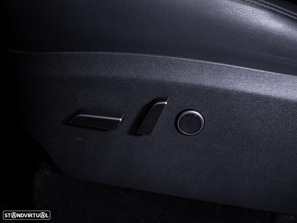 Tesla Model Y Long Range Dual Motor AWD - 17