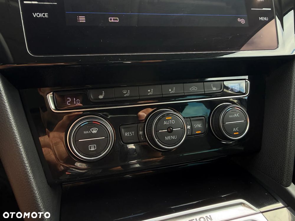 Volkswagen Passat - 19