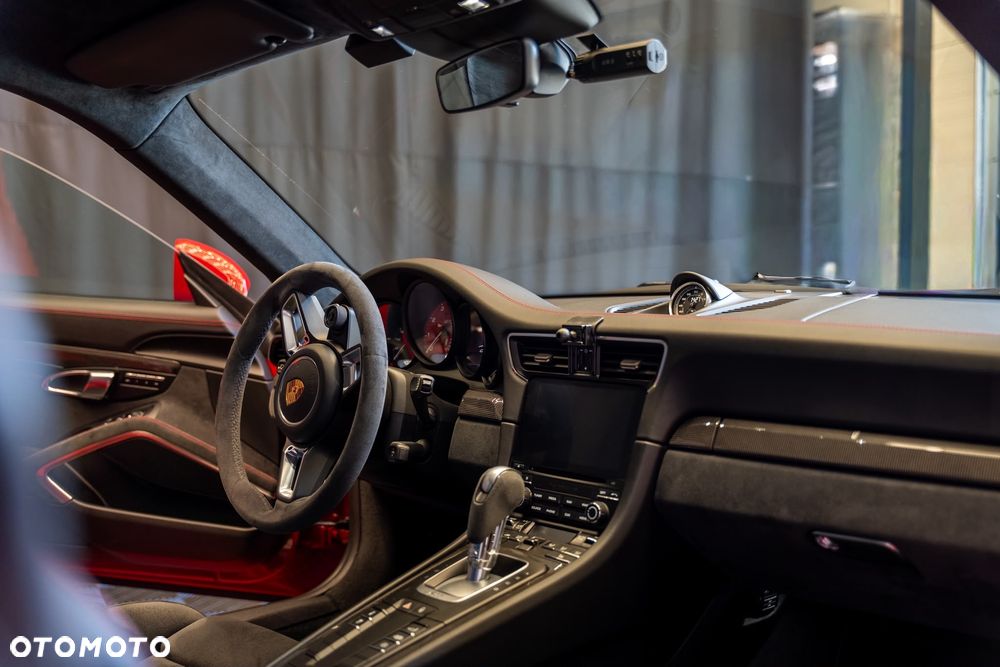 Porsche 911 Carrera GTS PDK - 4