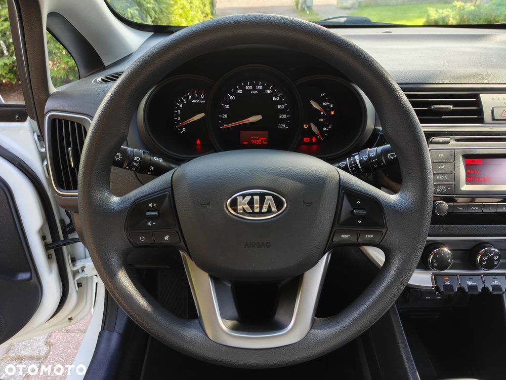 Kia Rio - 32