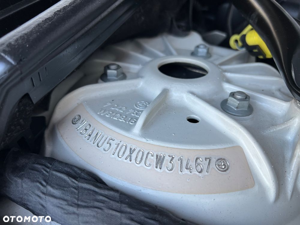 BMW Seria 5 525i - 32