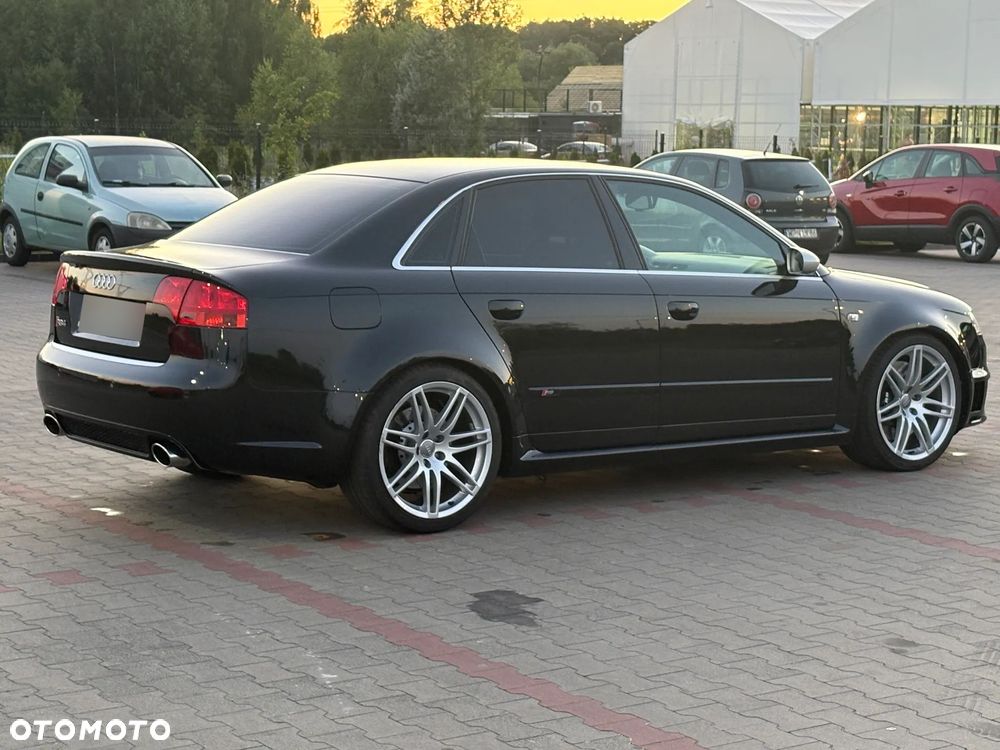 Audi RS4 Limousine - 4
