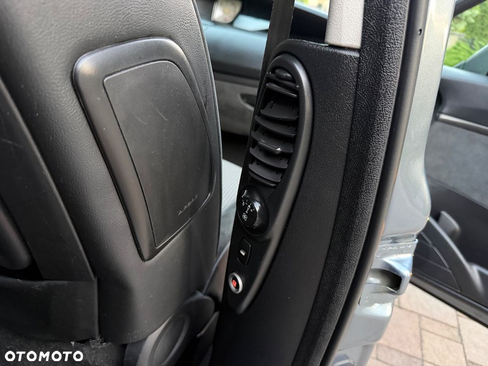 Peugeot 807 HDi 135 Allure - 15