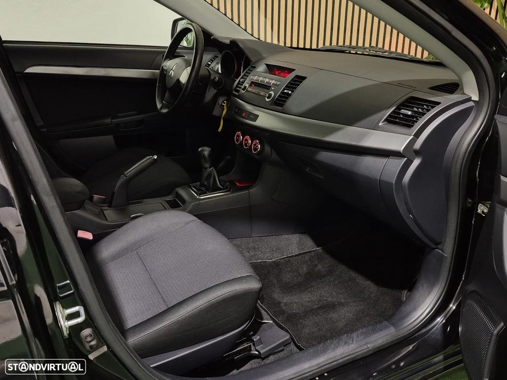 Mitsubishi Lancer 1.5 Inform - 14