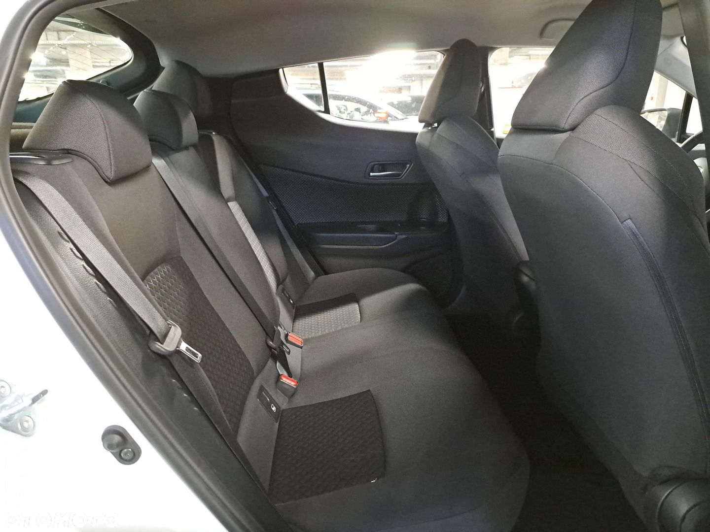 Toyota C-HR - 13