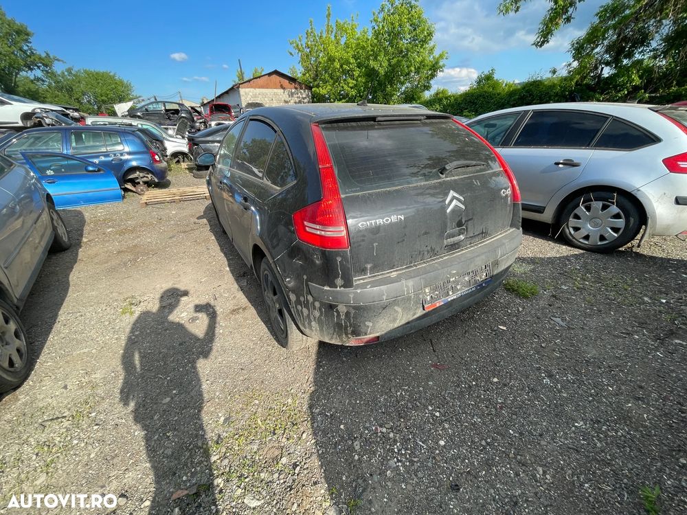 Dezmembrez Citroen C4 I Hatchback 1.4i 16v 65kW 88Cp negru an 2005 - 5