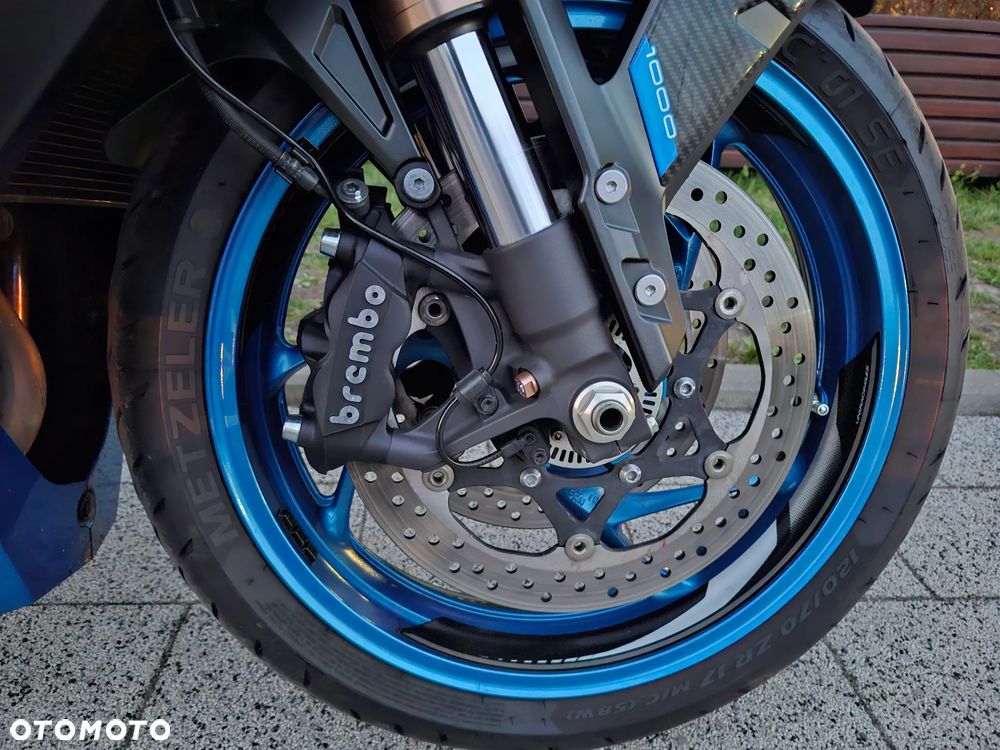 Suzuki GSX - 24
