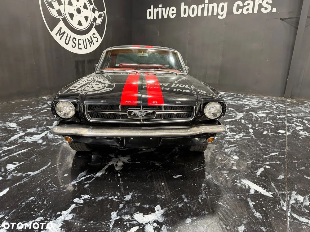 Ford Mustang - 25