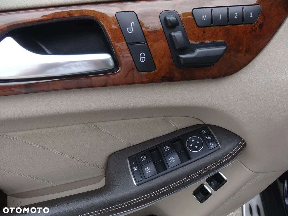 Mercedes-Benz GL 350 BlueTec 4-Matic - 33