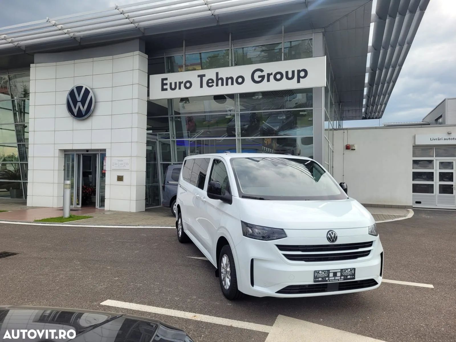 Volkswagen Caravelle - 1