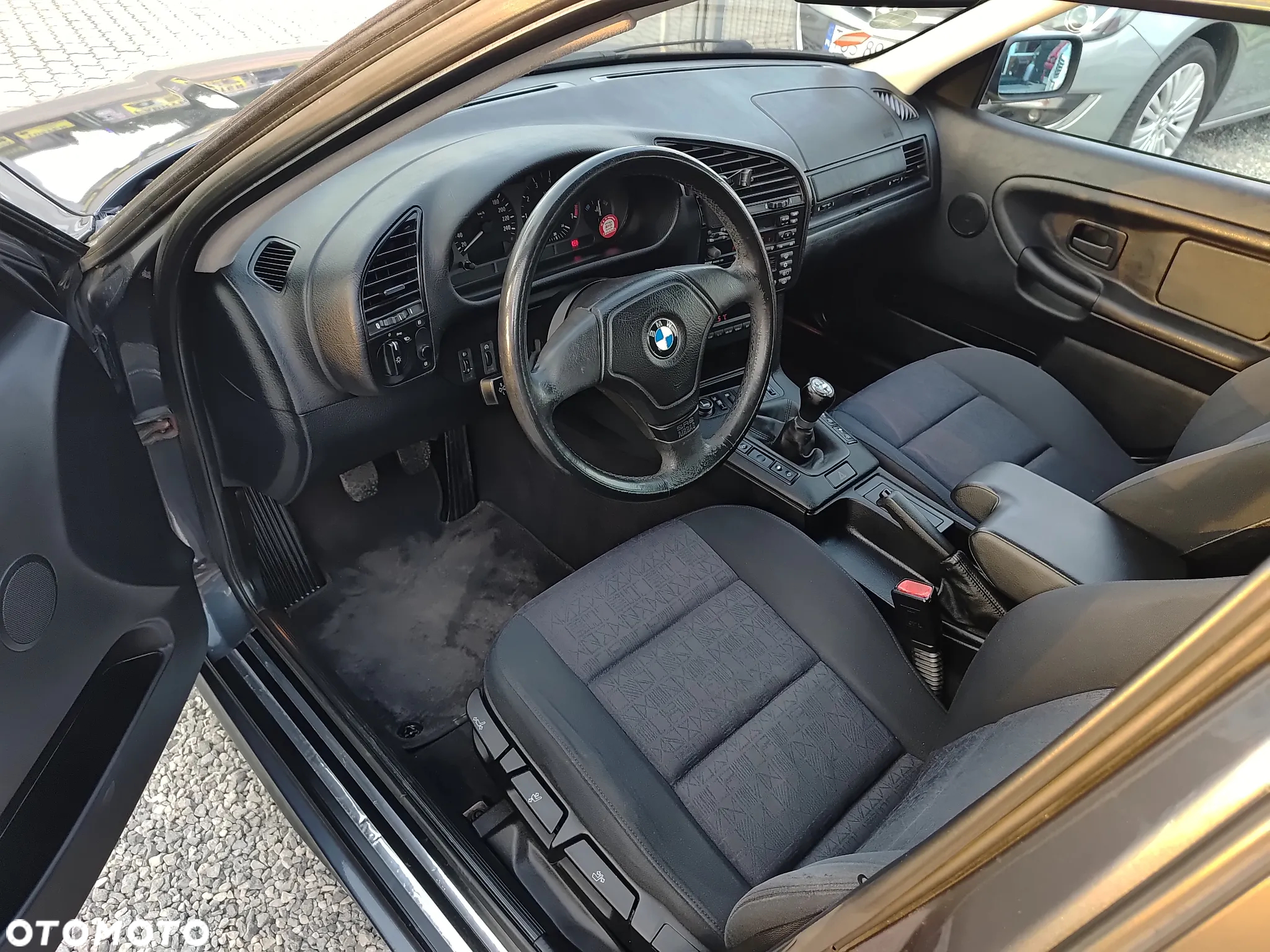BMW Seria 3 320i - 11
