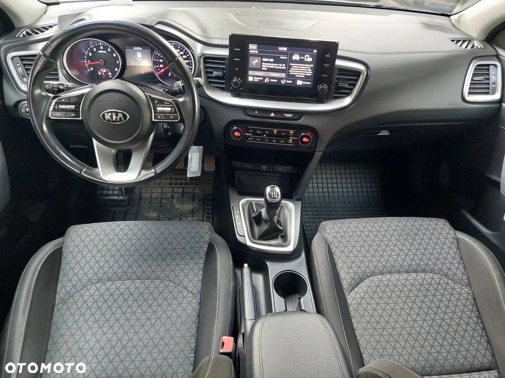 Kia Ceed 1.5 T-GDI M - 36