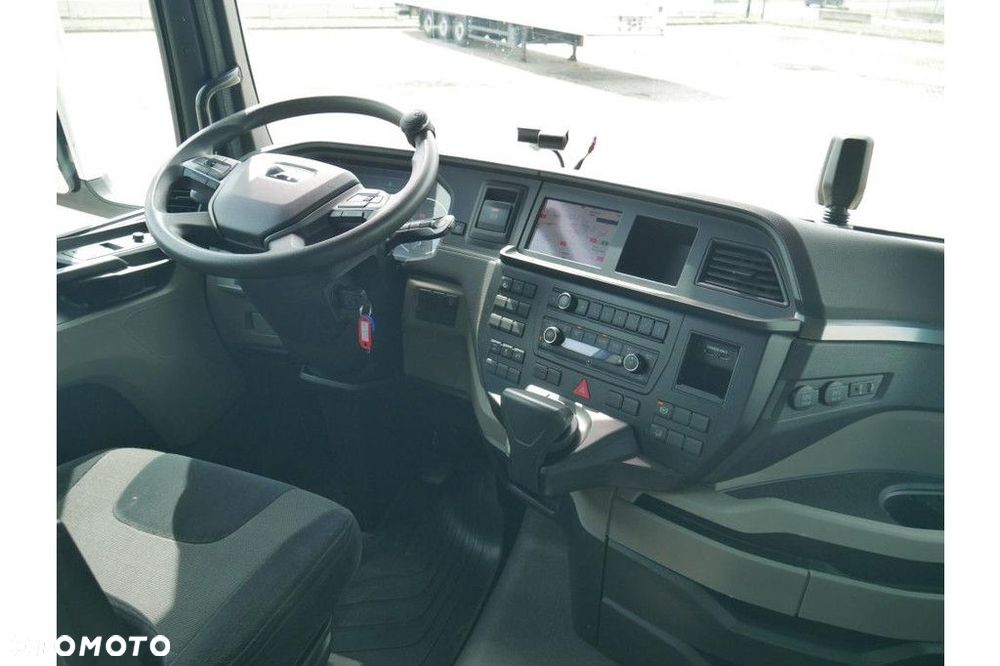 MAN Vehicle Tractor 4x2 Standard - 17