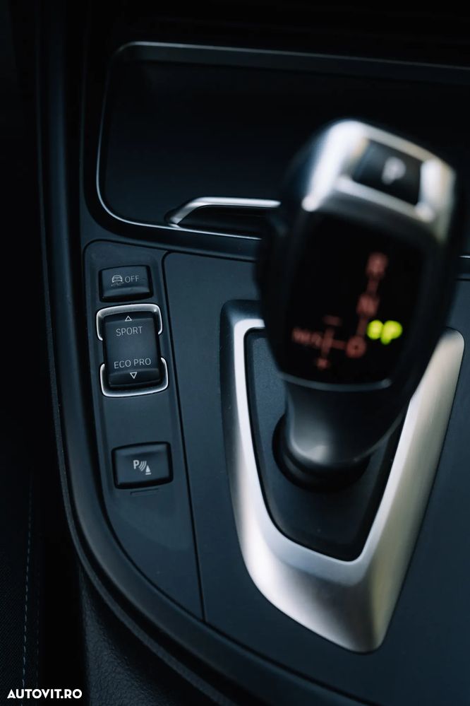 BMW Seria 3 318d Touring Aut. Sport Line - 16