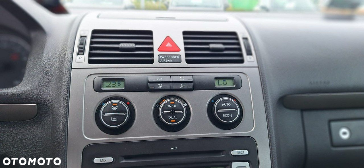 Volkswagen Touran - 14