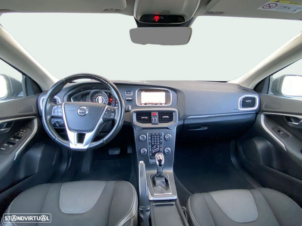Volvo V40 2.0 D3 Momentum Geartronic - 11