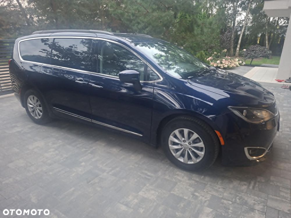 Chrysler Pacifica - 8