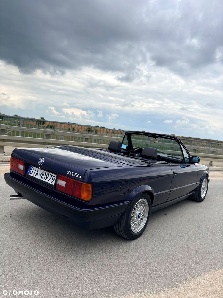 BMW Seria 3 318i - 4