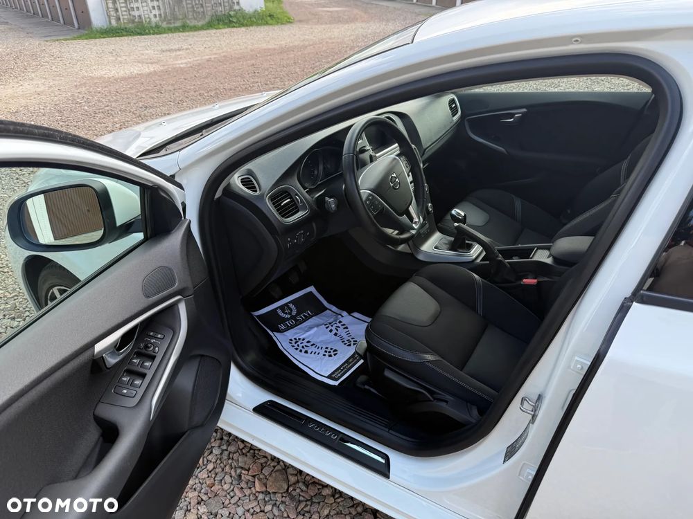 Volvo V40 T2 Drive-E Base - 22