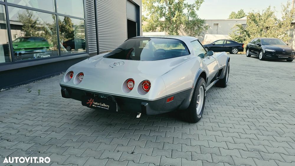 Chevrolet Corvette - 10