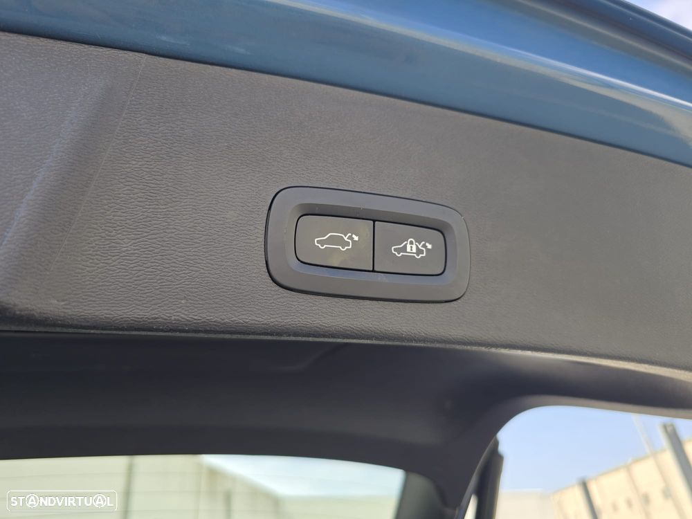 Volvo XC 40 1.5 T4 PHEV Plus Dark - 32