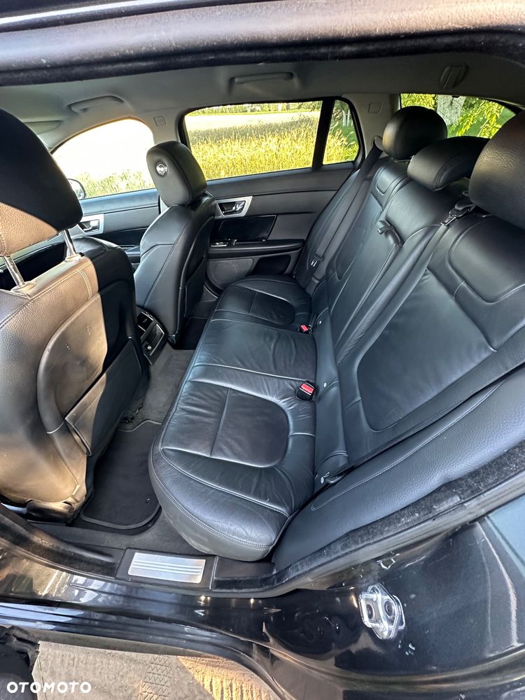 Jaguar XF 2.2 D - 16