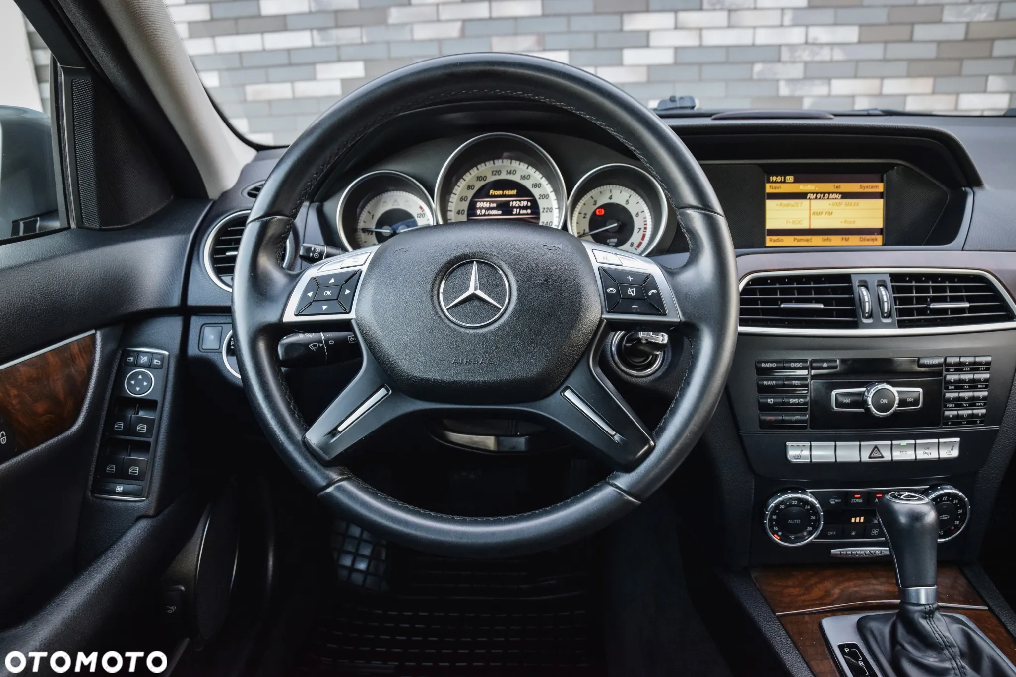 Mercedes-Benz Klasa C 200 (BlueEFFICIENCY) 7G-TRONIC Elegance - 29