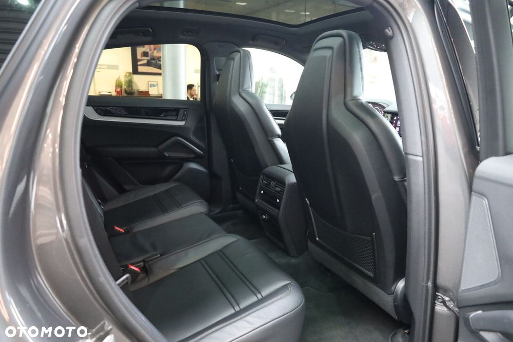 Porsche Cayenne - 23