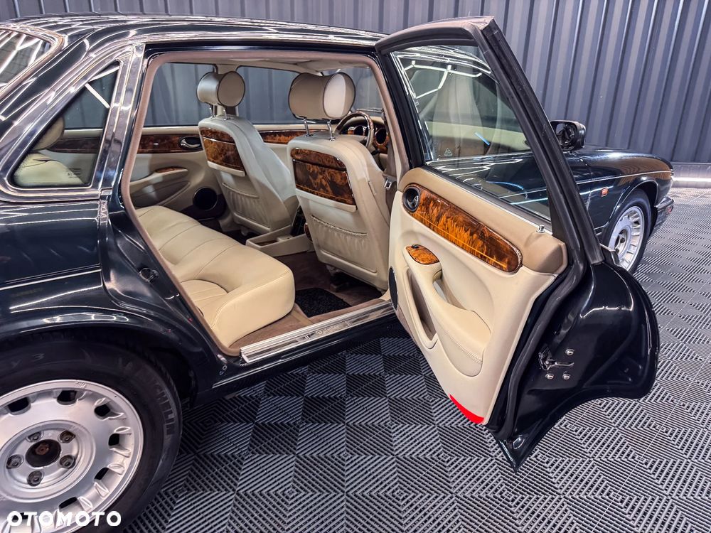 Jaguar Daimler 8 - 22