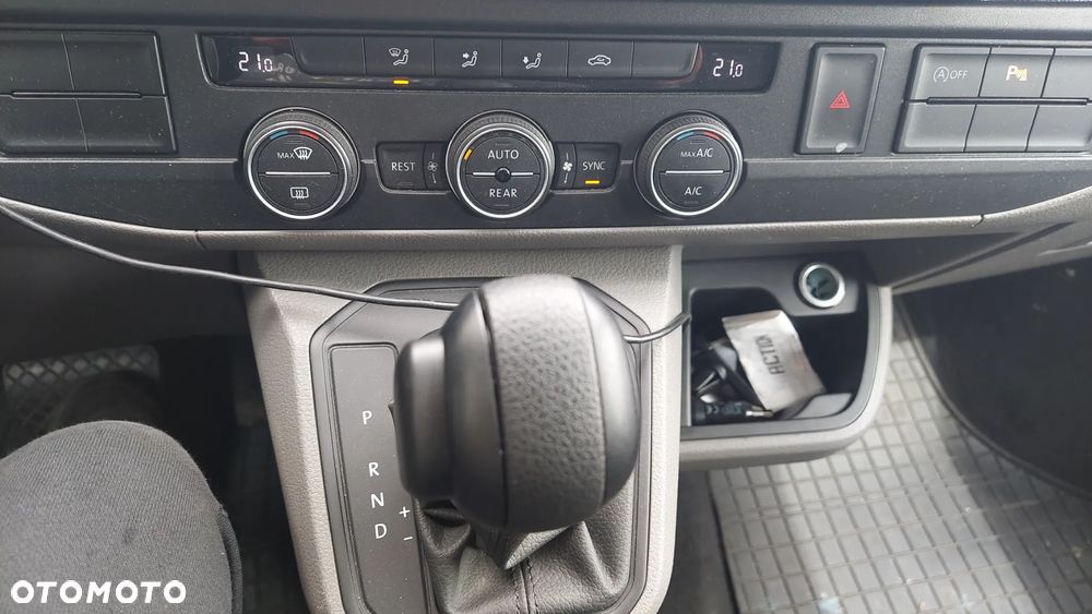 Volkswagen Caravelle - 15