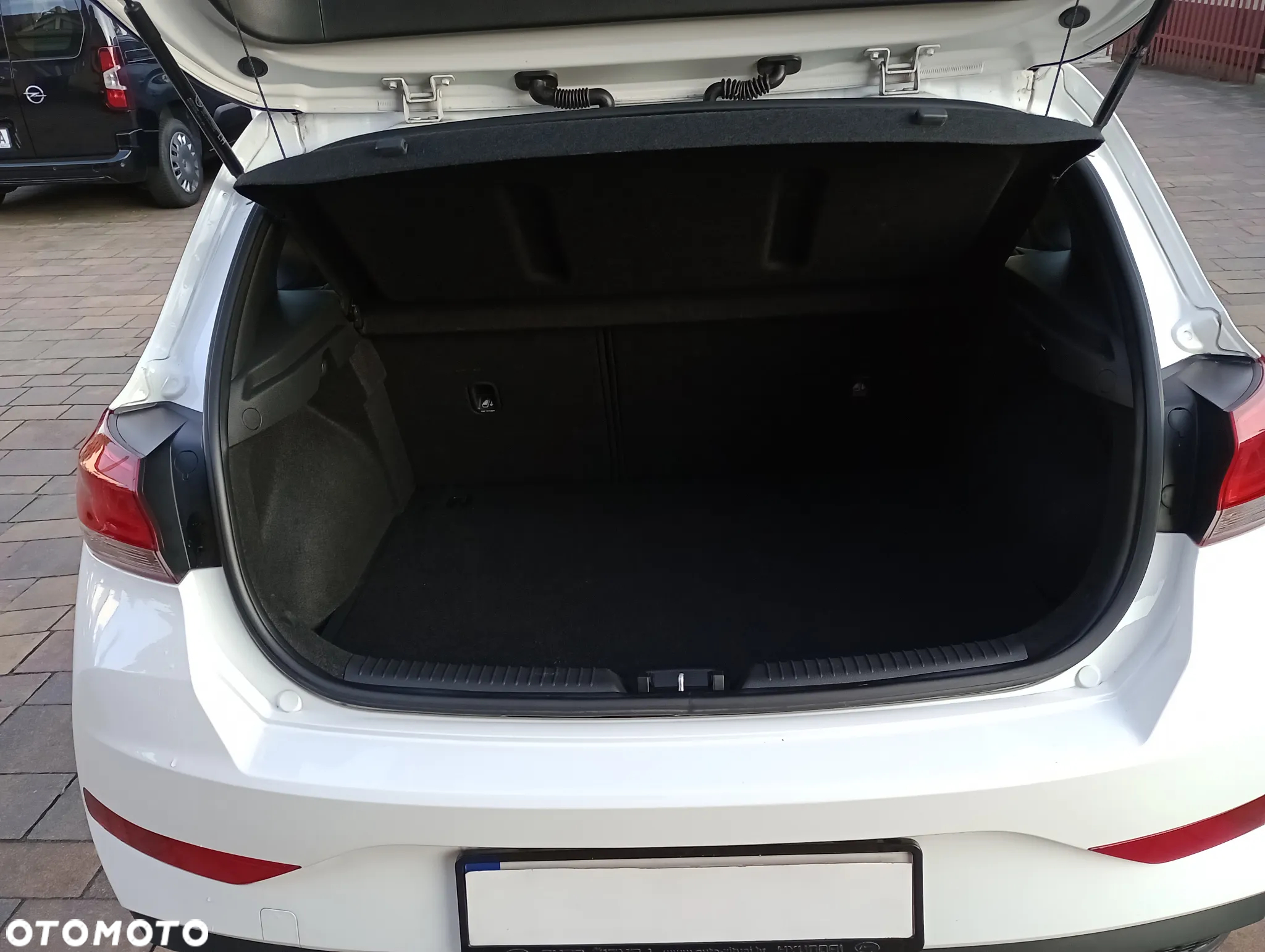 Hyundai i30 1.5 DPI Classic + - 7