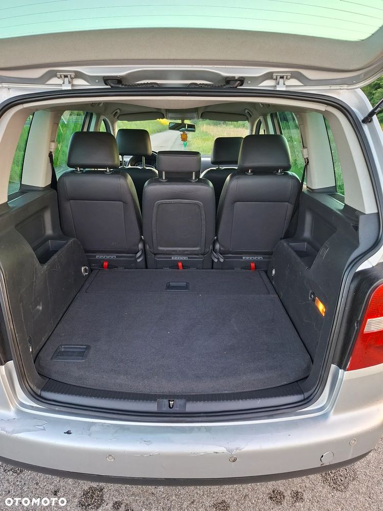 Volkswagen Touran 2.0 TDI Highline - 8