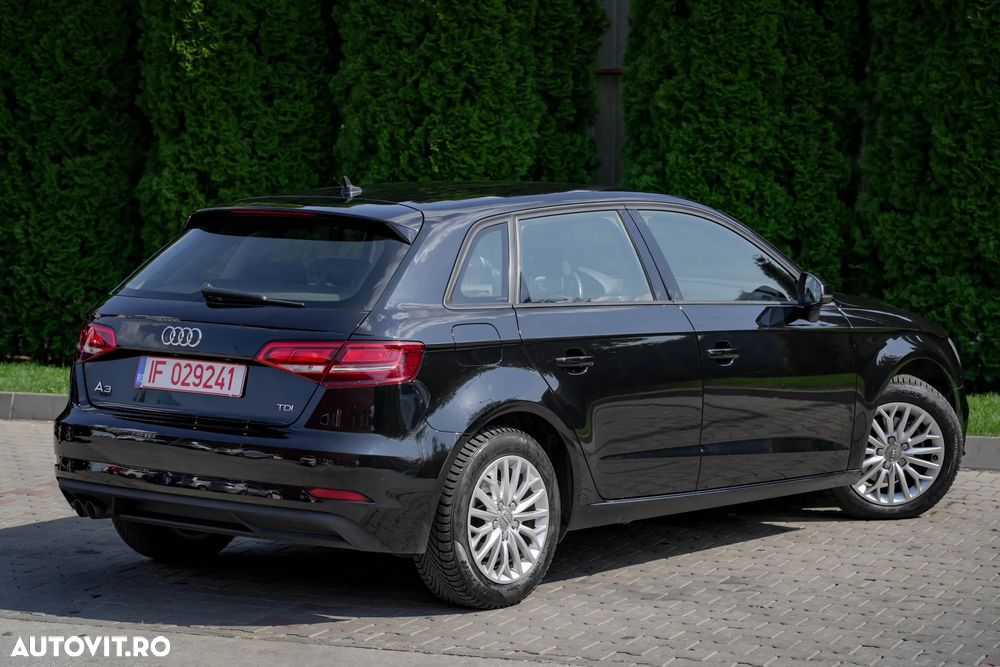 Audi A3 2.0 TDI Stronic Ambiente - 3