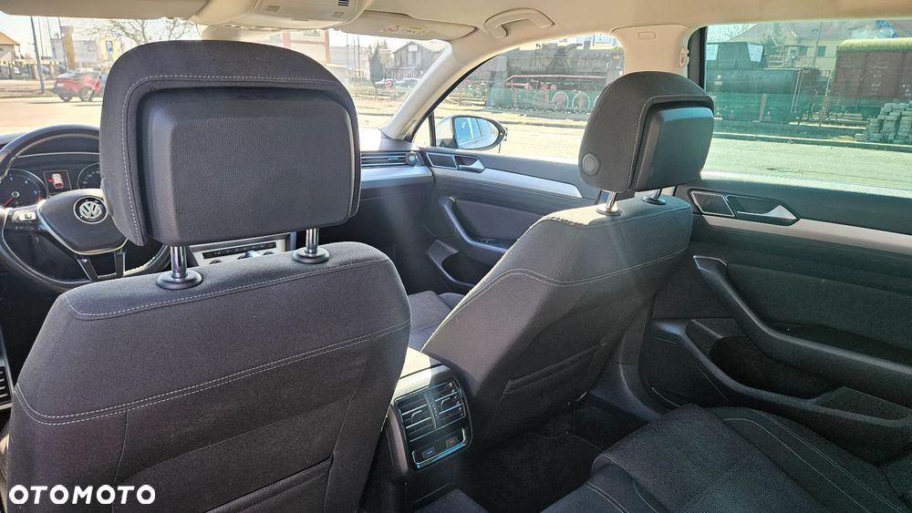 Volkswagen Passat - 13