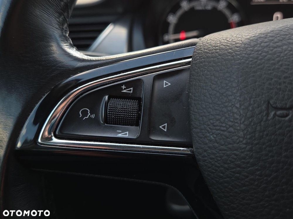 Skoda RAPID 1.0 TSI Style DSG - 16