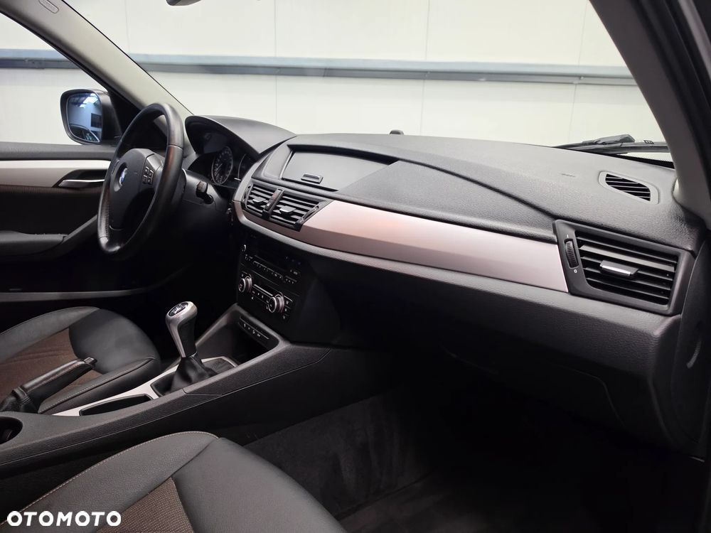 BMW X1 sDrive18d xLine - 31